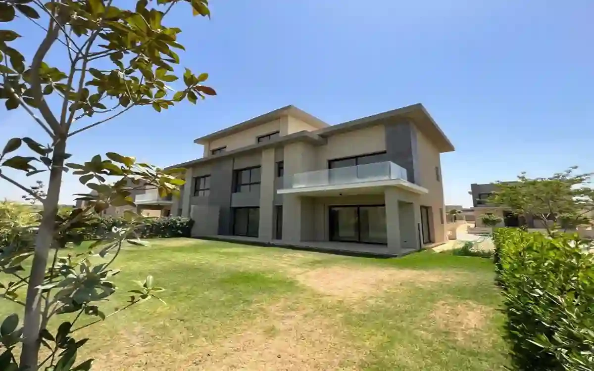 Townhouse Corner 250m for sale in Compound Swan Lake Residence (Hassan Allam) - New Cairo